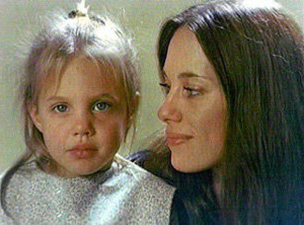 Анджелина Джоли в детстве и юности
