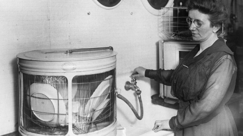 Изобретательница посудомоечной машины Джозефина Кокрейн